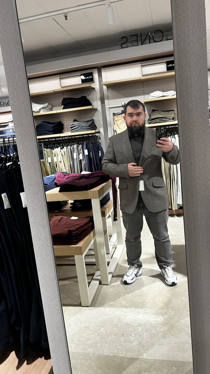 selfhosted_ai's tweet image. it was busy week! now weekend! 
shopping time with family in Barcelona 🛍️ 
what is your favorite shopping place?