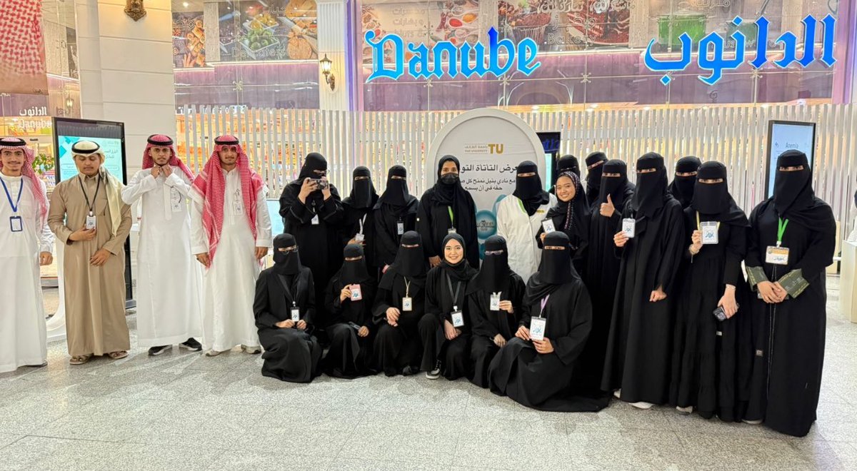 BateelX's tweet photo. نظّم نادي بَتيل فعالية “معرض التأتأة”  بهدف نشر الوعي حول اضطراب النطق المعروف بالتأتأة وتقديم معلومات مبسّطة للزوّار حول أسبابها وطرق التعامل معها. سعى المعرض إلى تعزيز فهم المجتمع للتحديات التي يواجهها المتأتئون ودعمهم بطرق صحيحة وواعية.

تضمّن المعرض أنشطة تفاعلية وألعابًا صُممت لتوضيح تجربة التأتأة عمليًا، مما ساعد الزوّار على التعرف على الصعوبات التي يمر بها المتأتأون، وفهم كيفية تقديم الدعم لهم بطريقة إيجابية تعزز ثقتهم بأنفسهم. 

#كلية_الصيدلة 
#نادي_بتيل 
#اليوم_العالمي_للتاتاه