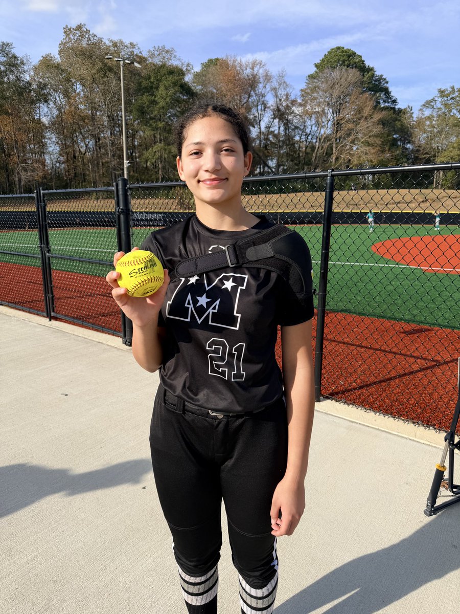 Congratulations to our #21 Kiara on sending a rocket over centerfield today!! Way to continue #doMinating and let’s keep the momentum going!! 🧡💙🧡

X: kiki4sports2030