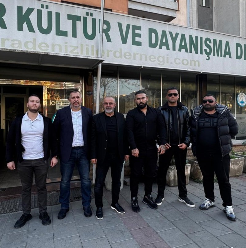 Adamın Kardeşleri Olarak Her zaman Dimdik ayaktayız..
BİR UMUTTUR YAŞAMAK Reisimiz Sedat PEKER'e selam olsun.