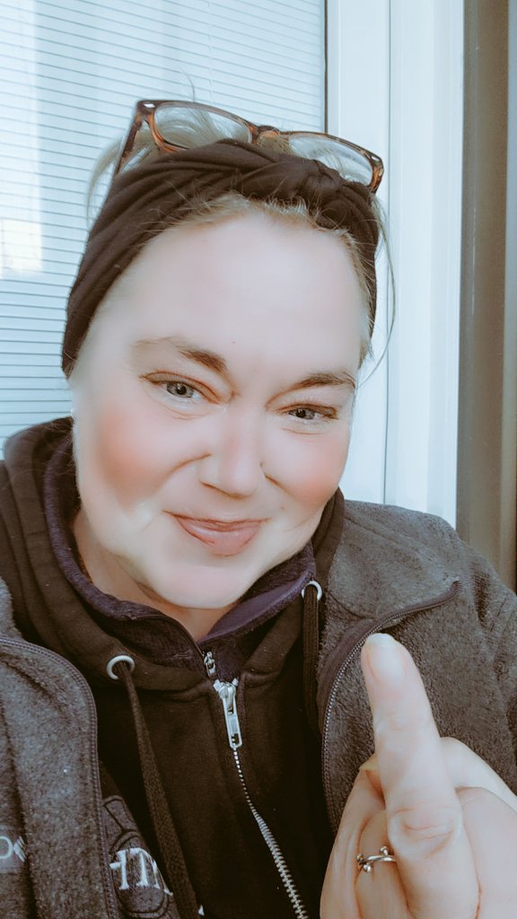 Ick. Washed up Queens boy. Settle yourself  🐝  post grad.