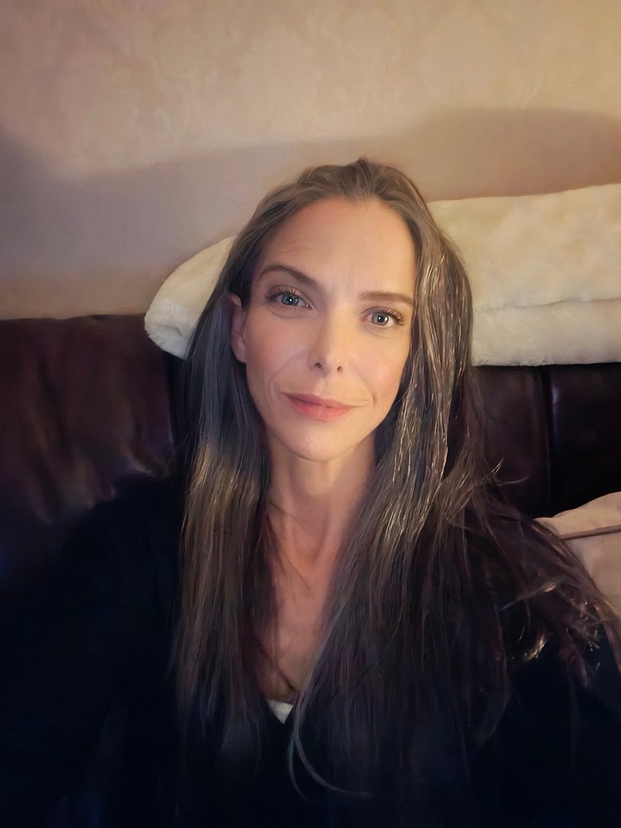 LadyGrace27's tweet image. Happy Saturday evening ✨ Chuffed to be surrounded by 1,000 like-minded people who simply enjoy beautiful moments. Thank you for being here...🙏

#SaturdayVibes #CommunityVibes 
#PhotographyIsArt