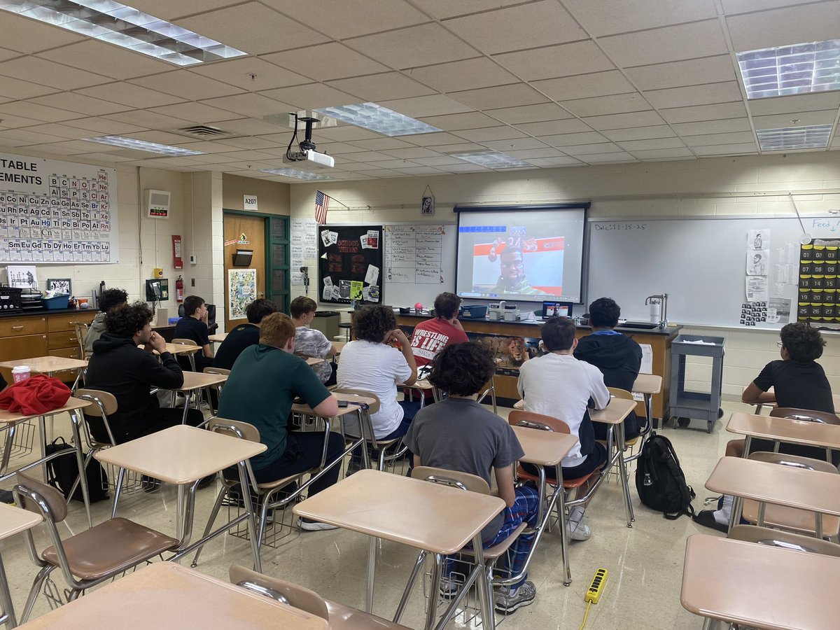 We want to thank PHS alum and United States Navy Petty Officer Henry Thigpen for taking time to talk to current wrestlers as we begin our season! 
#PAW <a href="/WildcatsPCHS/">Plainfield Central Wildcats Athletics</a> <a href="/Mr_Chlebek/">PHS Wildcats</a>
