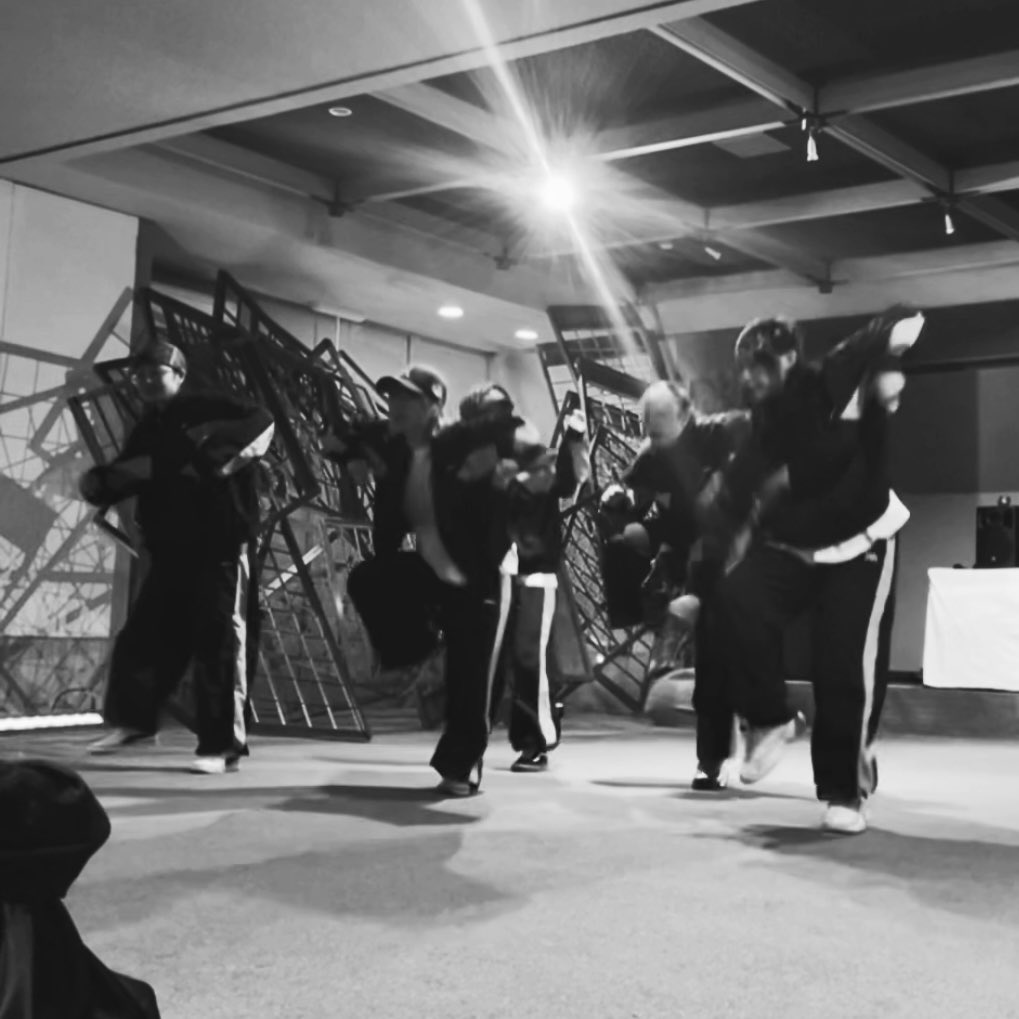 一日目ご来場頂きありがとうございました♨️

2日目はご覧の旅館2階の大広間のみにてライブペイント、物販、シルクスクリーンと、よろしくおねがいします🙇