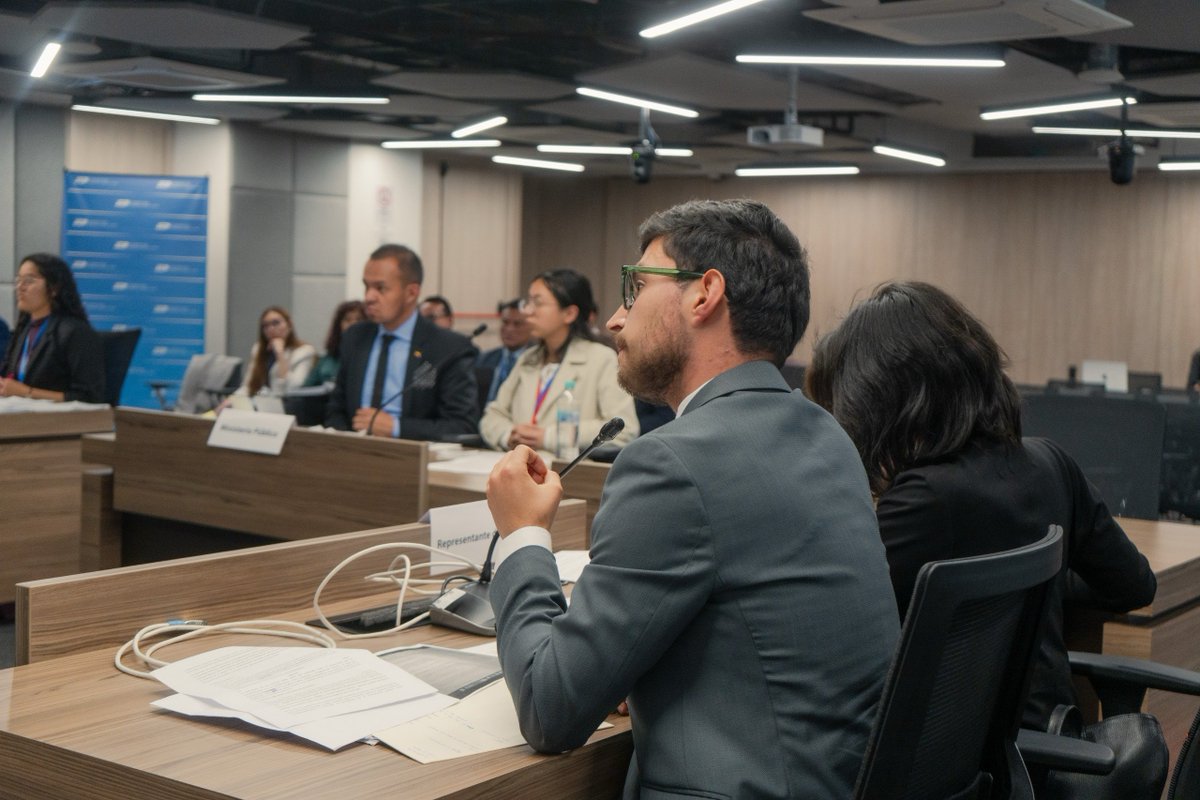JEP_Colombia's tweet photo. A lo largo de este sábado, los equipos clasificados a la fase oral del #ConcursoUniversitarioJEP han hecho sus ponencias en las salas de audiencias de la Jurisdicción, durante la segunda jornada de la etapa final de la competencia que se realiza este fin de semana en Bogotá. https://t.co/2feB1cVFmA