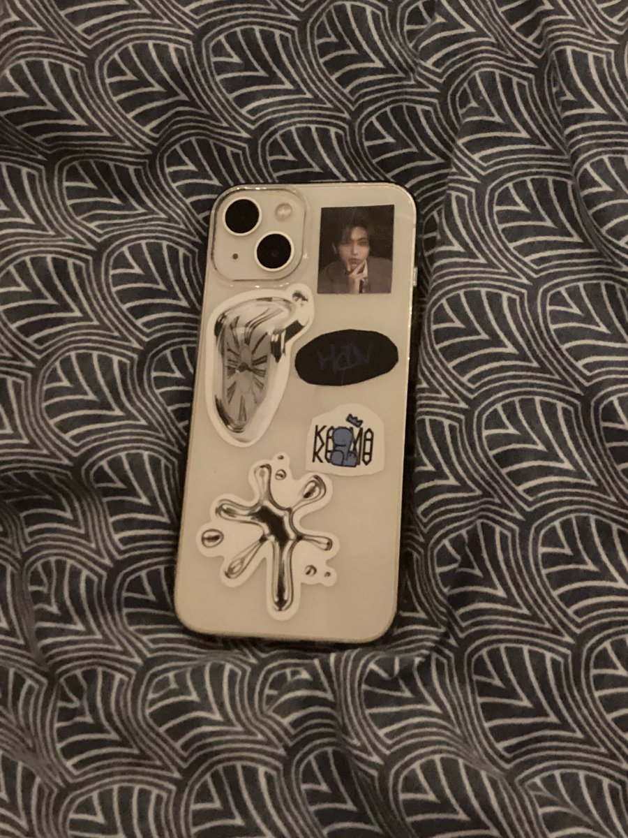 hanniespretty's tweet image. just wanted to show y‘all my phone case😗