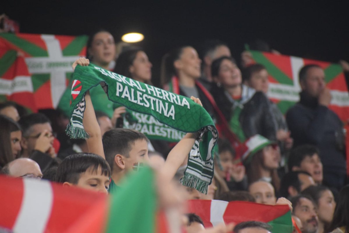 EFF_FVF's tweet image. 5️⃣1️⃣.3️⃣9️⃣6️⃣ eztarri gure selekzioa babesten!!

51.396 bihotz gure nortasuna erakusten!!

#BatzenGaituelako