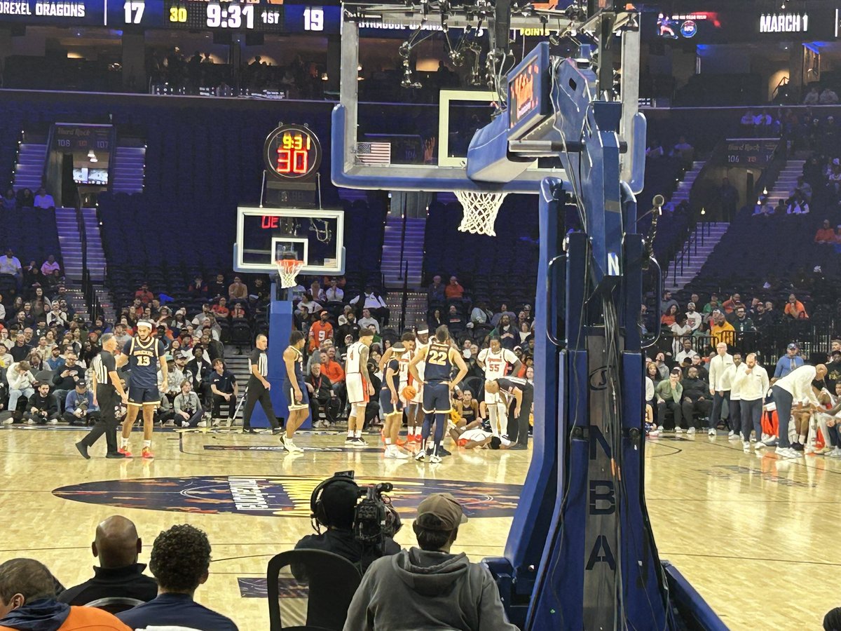 Syracuse forward Tyler Betsey is down getting his leg worked on. 

<a href="/CitrusTVSports/">CitrusTV Sports</a>