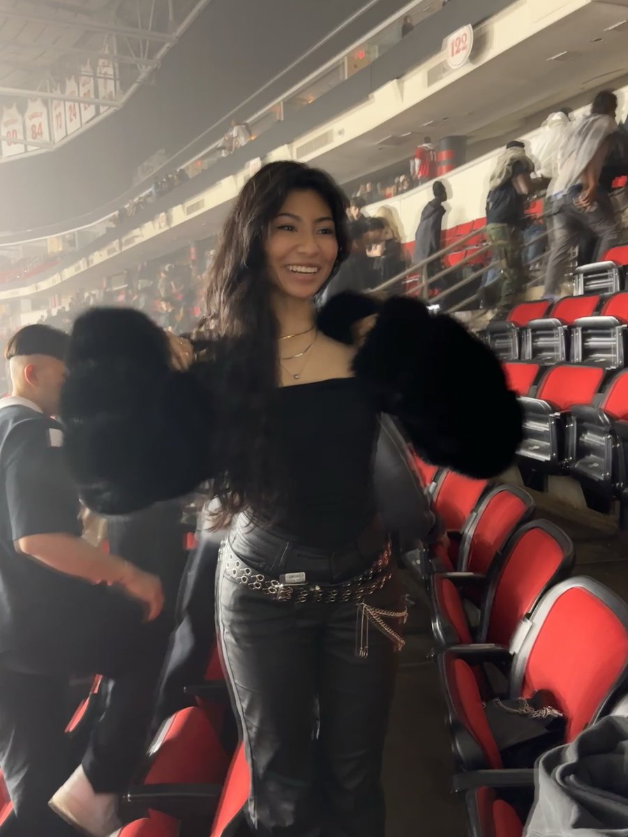 emelyzalez's tweet photo. survived my first playboi cart concert https://t.co/Meteni609r