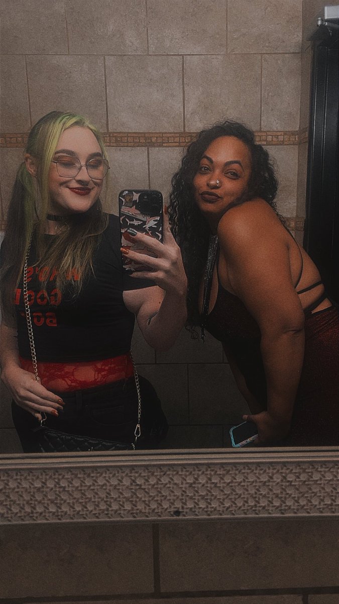 IvryRoses's tweet image. Last night was top tier ❤️