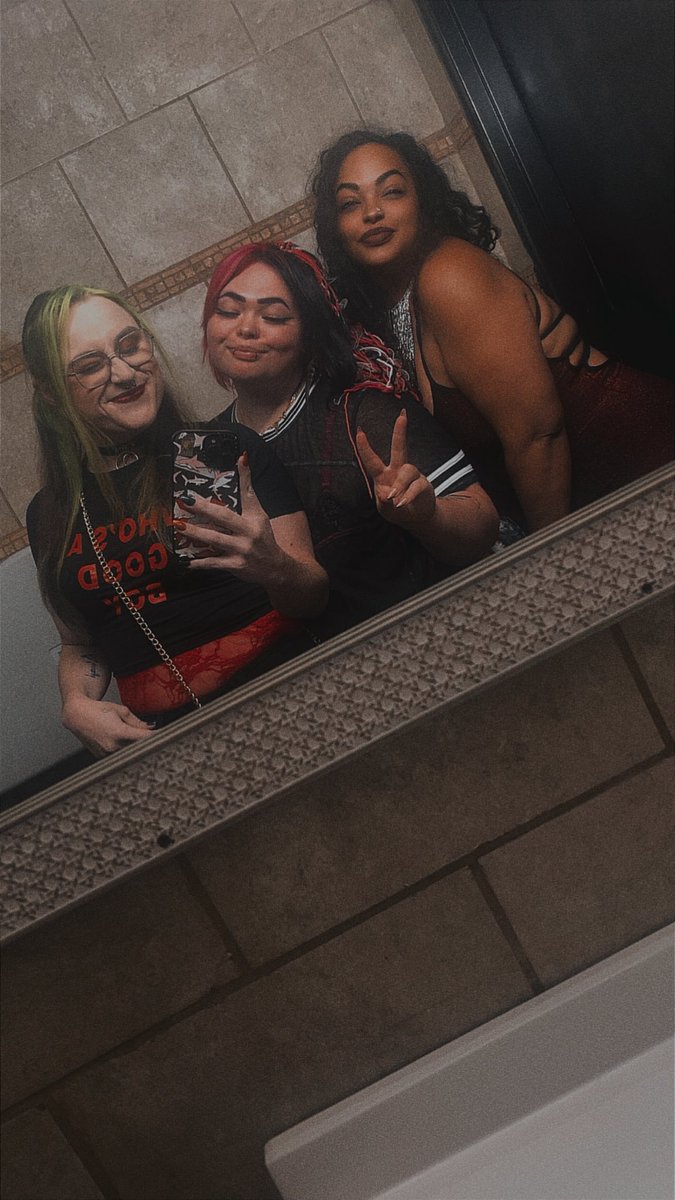 IvryRoses's tweet image. Last night was top tier ❤️