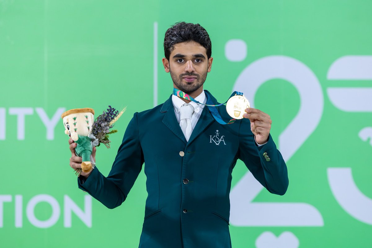تتويج الفارس "العالمي" خالد المبطي بذهبية منافسات قفز الحواجز في #دورة_ألعاب_التضامن_الإسلامي امتداد للنجاحات التي حققها هذا الفارس الشاب الذي تجاوز من سبقوه بعقود بفضل إيمانه التام بموهبته