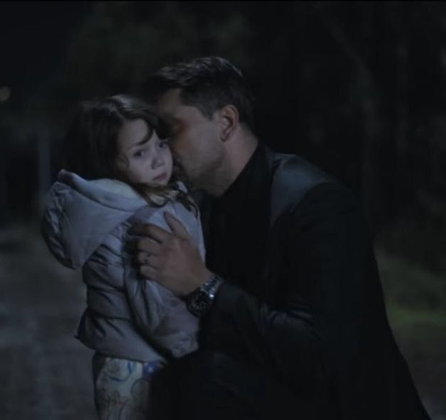 cindypandiita's tweet photo. “Defne, my father is not a bad person, he just misses my mother so much”💔

#AynadakiYabancı https://t.co/zFC2Vk66sC