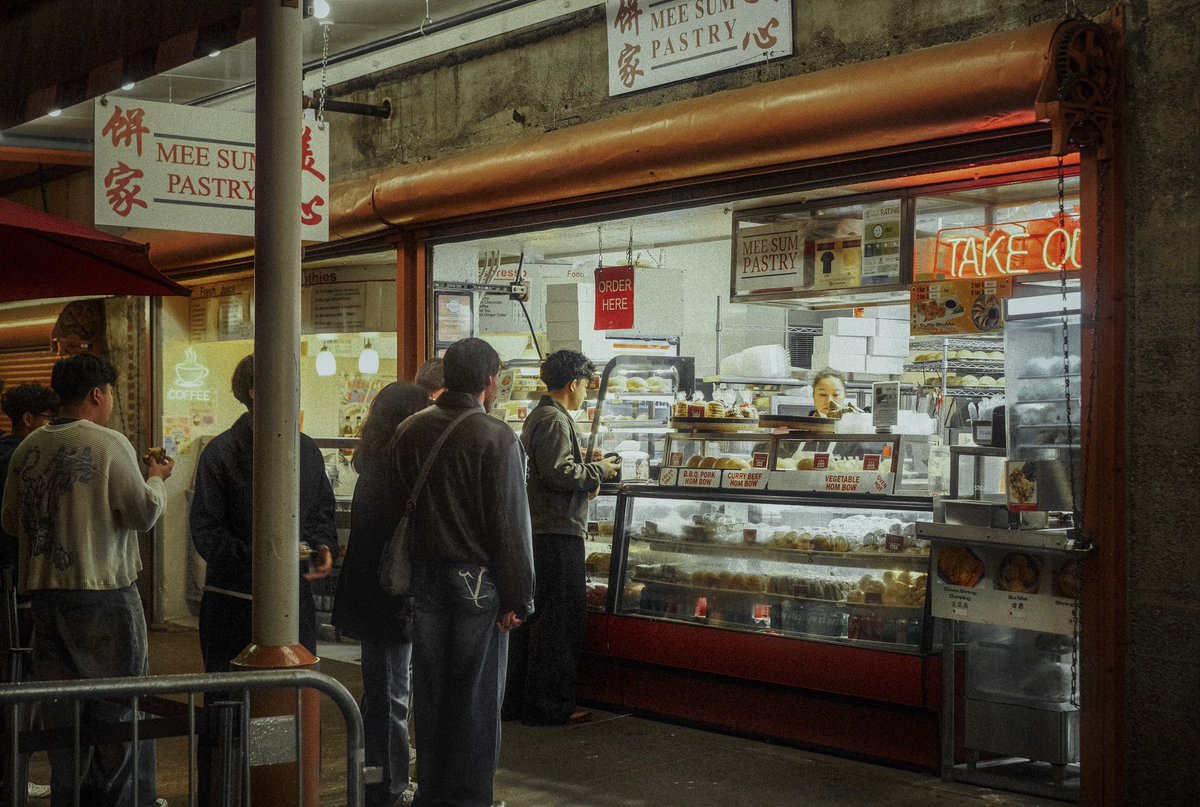 thy3rdeye's tweet photo. Fluorescent Nights — A 

#photography #photographer #urban #night #streetphotography #cityscape #lensculture #colorphotography #fujifilm_xseries #fujifilm https://t.co/CZQ5Rkk1a1