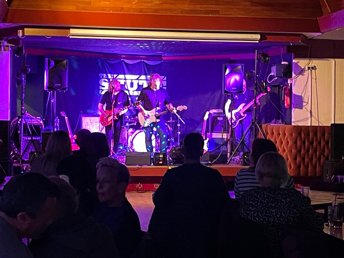 Circuit 68 rocking the main hall right now.