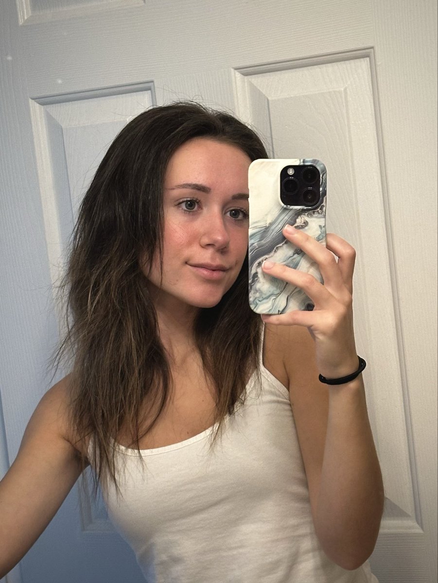 Beeesley's tweet image. 🫶🏻