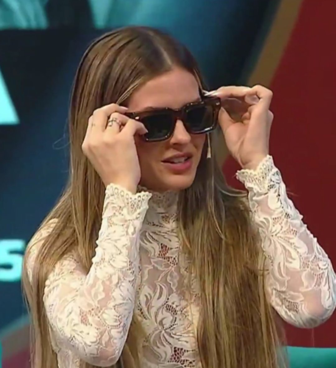 Se rió de ella misma, de todos los que viven hablando giladas, fue auténtica, divertida e irónica durante toda la entrevista! Maneja un nivel de ironía como pocos, una reina La China, la rompió toda en la entrevista 👑