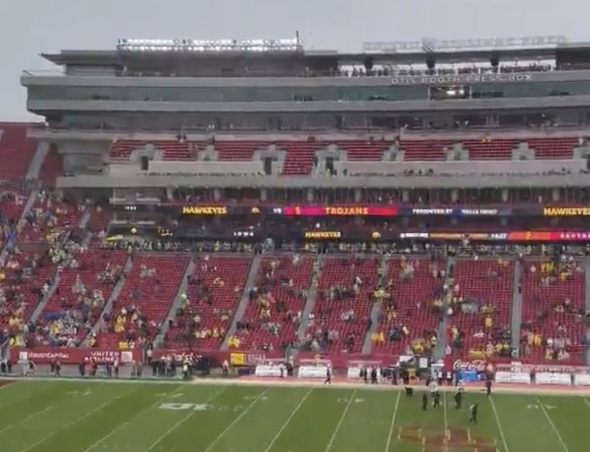 Hawkeye Enjoyer 🐤 tweet media