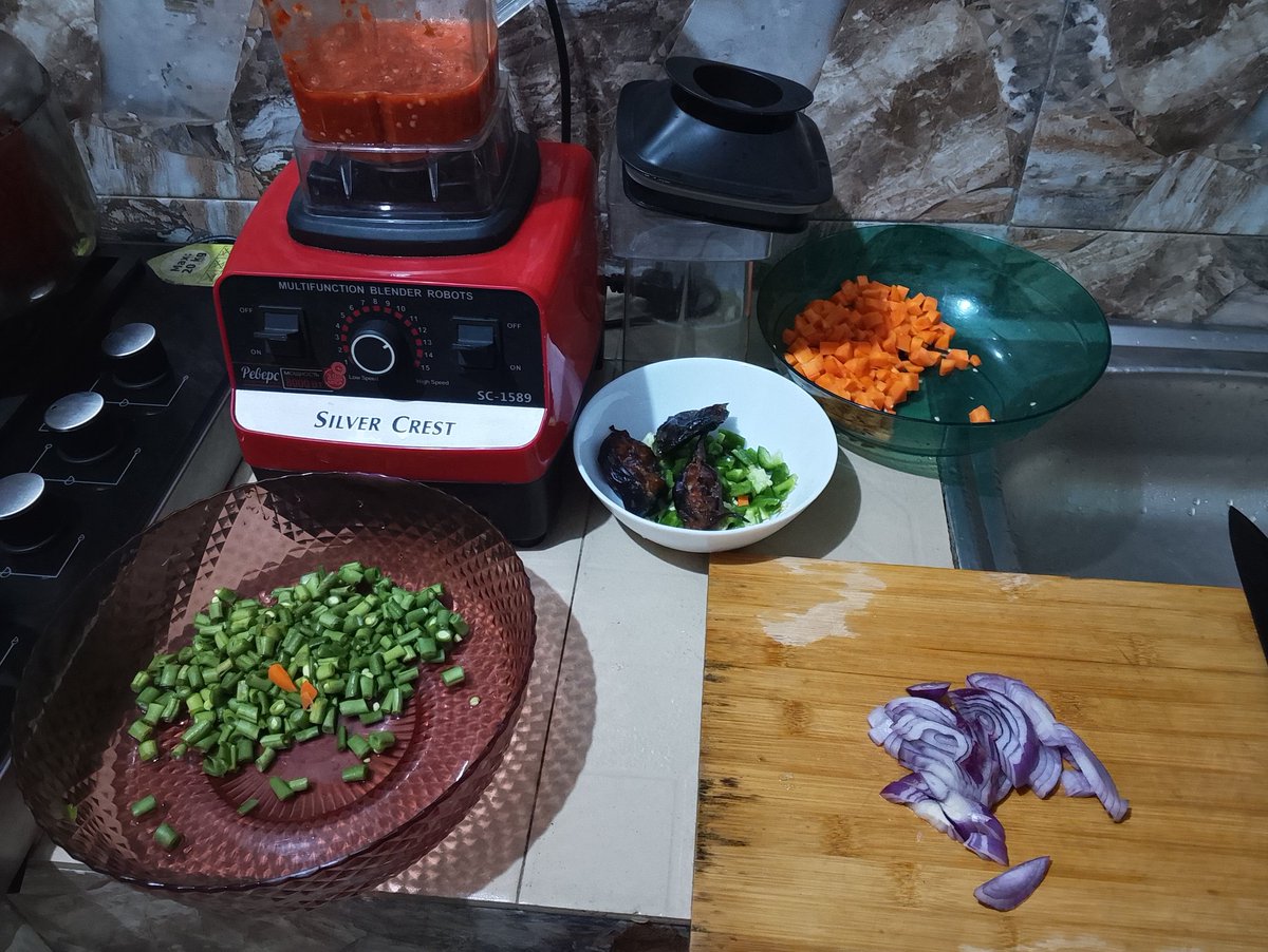 KaroBlvk's tweet image. Sometimes I wonder what we really need a wife for🙂.. I can cook anything