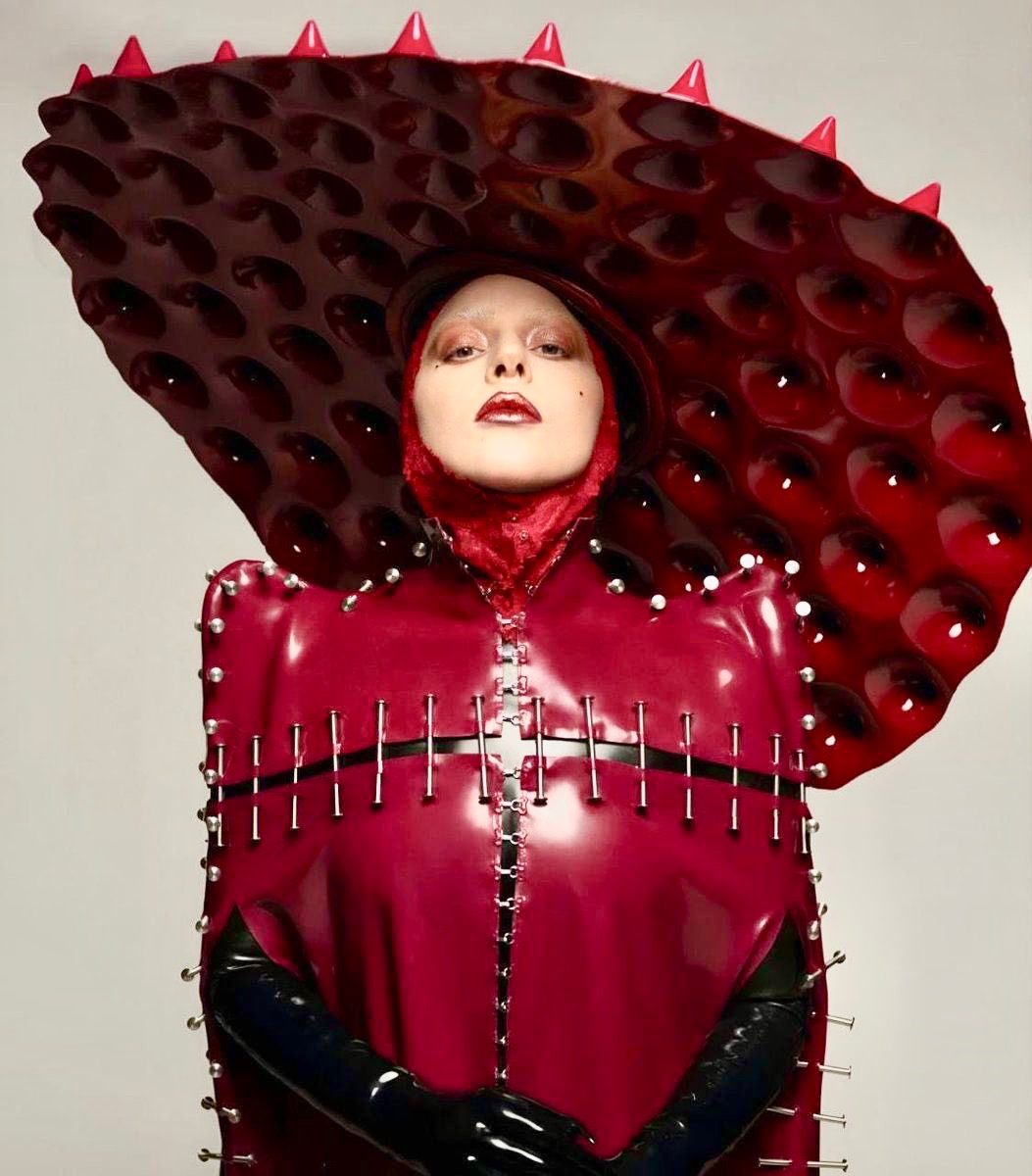 TheePopCore's tweet image. JENNIE’s “like JENNIE” (250 days) is now the Fastest 2025 solo song by a Female act to reach 600 Million streams on Spotify this year, surpassing Lady Gaga’s “Abracadabra” (258 days).