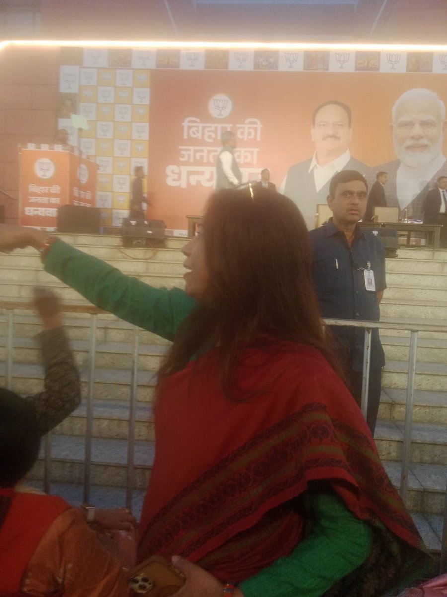 cpramila69's tweet photo. बिहार प्रचंड जीत 
पार्टी द्वारा चुनाव में प्रचार के लिए मुझे समस्तीपुर भेजा गया था, वहाँ के विधायक की भारी बहुमत से जीत हुई है । https://t.co/FxvAeRnuzH