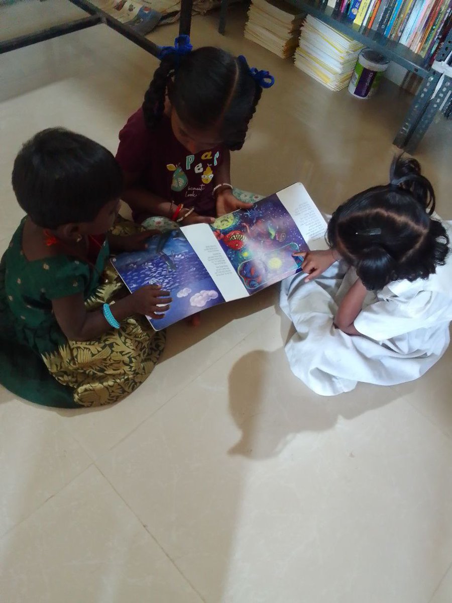 readingkafka's tweet image. The picture books, the display, the mural on the library wall - this is how you get kids reading. #kidsinlibraries #readingculture 🌷🌿📚