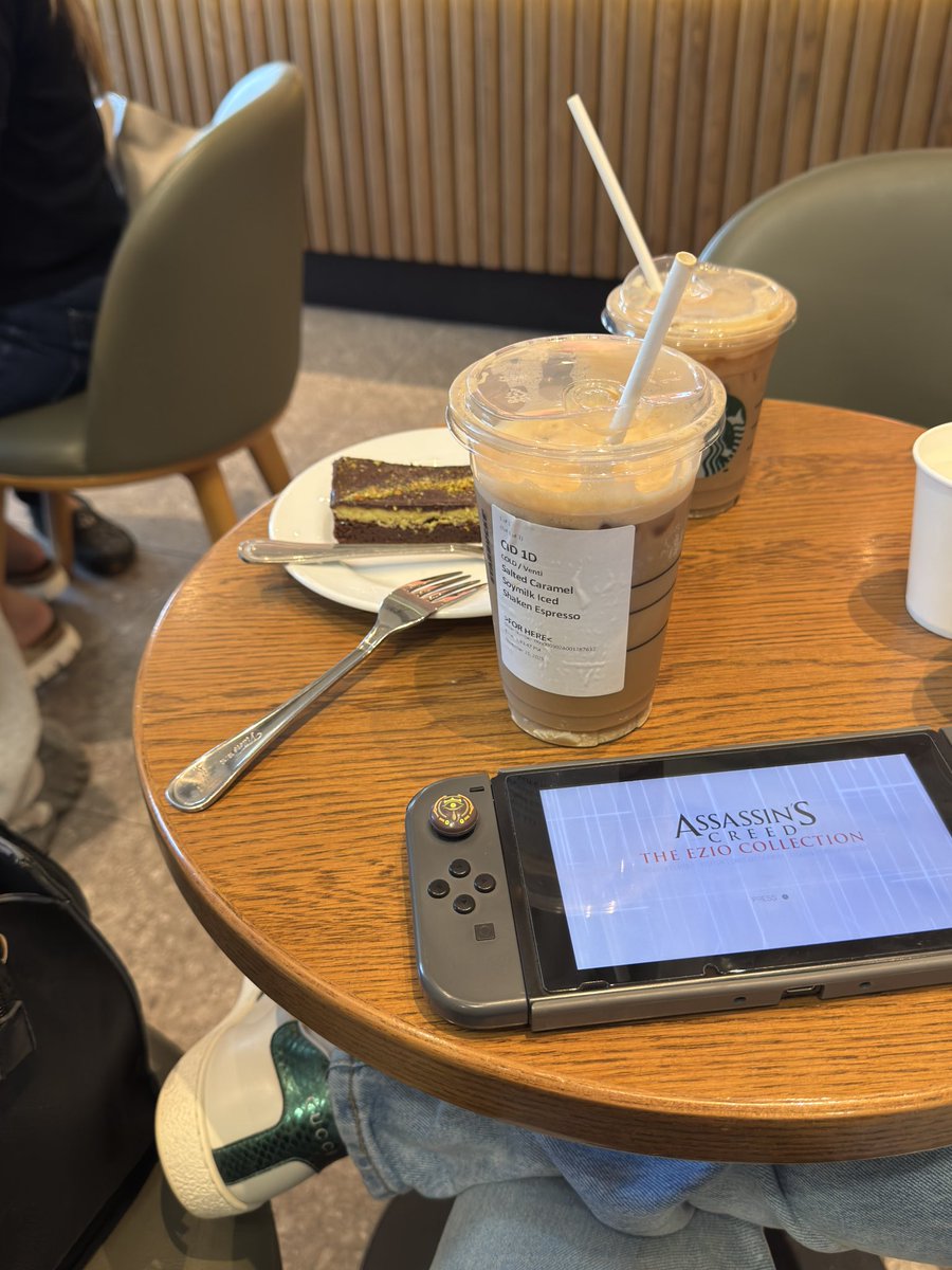 HyperCid's tweet image. Collecting stickers 🤑