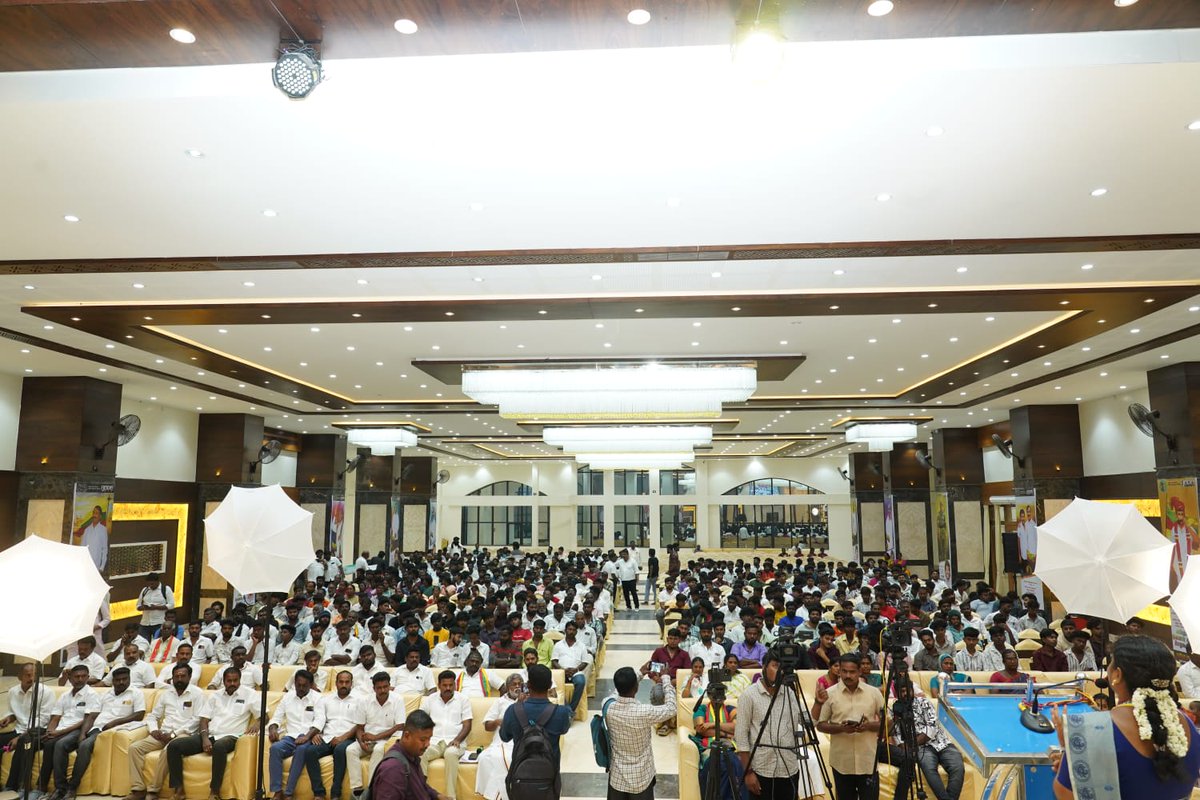 தமிழக வாழ்வுரிமைக் கட்சியின் கொள்கைகளாலும் மக்கள் நலன் சார்ந்த செயல்பாடுகளாலும்
ஈர்க்கப்பட்டு
திரு.CBZ.கார்த்திக்.அவர்களின் ஒருங்கிணைப்பில்
 திரு.கோவிந்தராஜ். 
திரு.பேரிகை விஜய். சூளகிரி திரு.சதீஷ். 
திரு.மாவுலா . 
திரு.நிதிஷ். 
திரு.கிரண். 
திரு.சஞ்சய். 
திரு.ஹரிஷ். 
திரு.நவீன்.