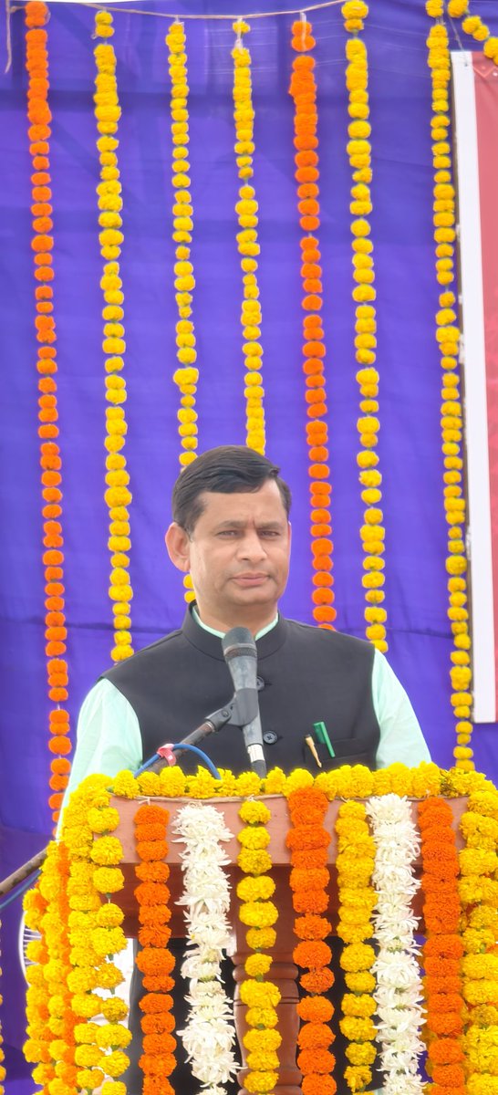 દક્ષિણાપથ શાળા, વ્યારા ખાતે માન. રા.ક.મંત્રીશ્રી સ્વરૂપજી ઠાકોર અને માન.ધારાસભ્યશ્રી મોહનભાઈ કોંકણીની ઉપસ્થિતિમાં "જનજાતિય ગૌરવ વર્ષ ઉત્સવ" નિમિત્તે ૧૭૧-વ્યારા વિધાનસભા મતવિસ્તારનો "જનજાતિય ગૌરવ દિવસ"કાર્યક્રમની ઉજવણી થઈ.
#JanJatiyaGauravDiwas 
#BhagvanBirsaMunda150