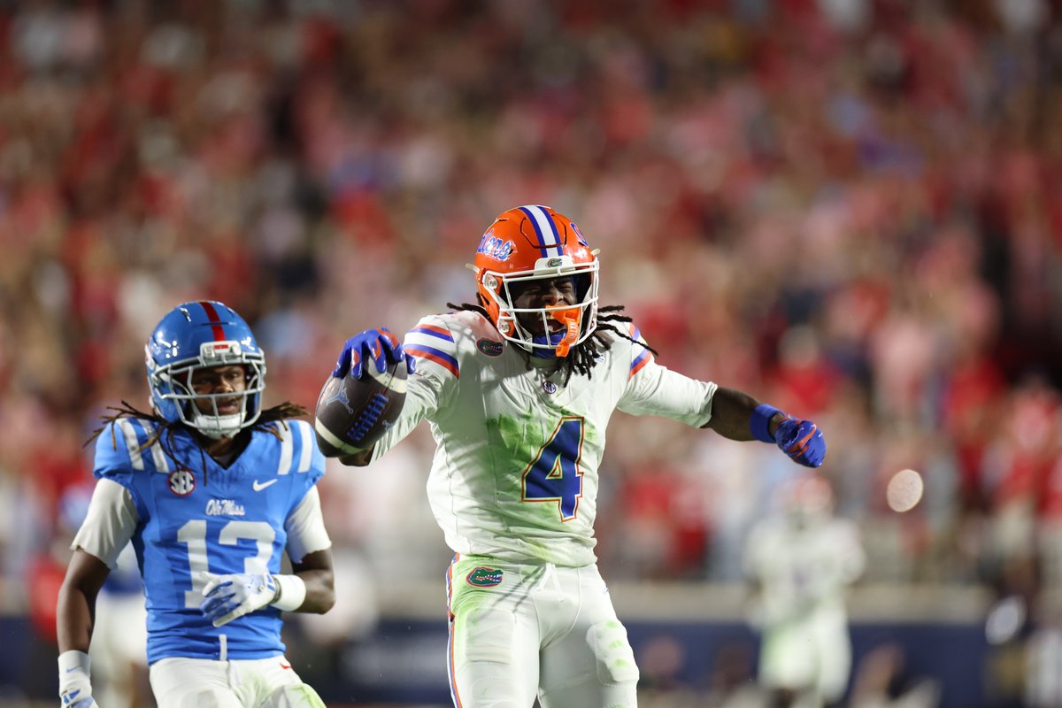 TJ Abrams with 3 catches for 76 yards at halftime of his second career start 📈

<a href="/TJAbrams/">Tawaski “TJ” Abrams</a> | #GoGators