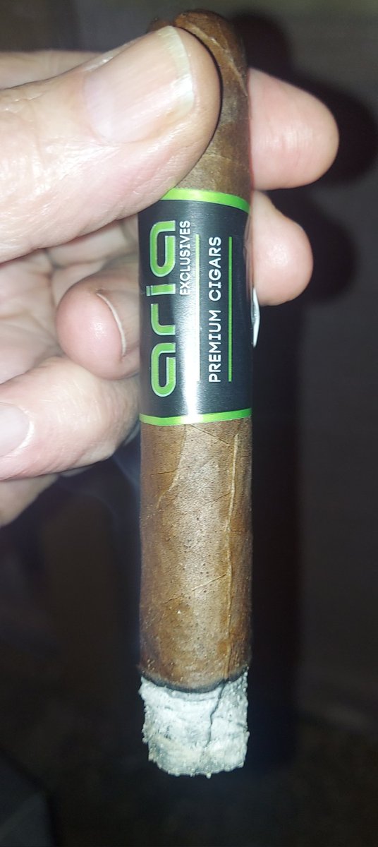 5th stick for this Saturday to listen to Yoey's Spaces, a San Andres Maduro from .<a href="/yyoeliza/">Aria exclusives</a> 🔥💨💨