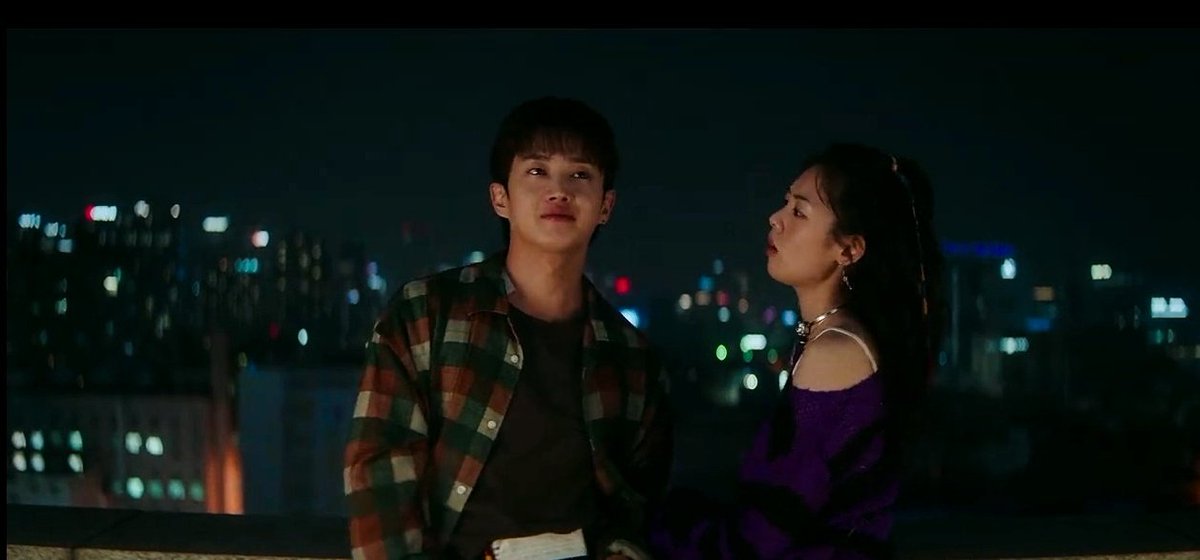 me gusta tanto que #TyphoonFamily sea ese drama que de pronto pone una pausa en la trama central para regalarnos tanto diálogos como acciones de sus personajes secundarios, llenos de empatía, contención y cuidado genuino, valoro mucho estos momentos 🥹🤍

#TyphoonFamilyEp11