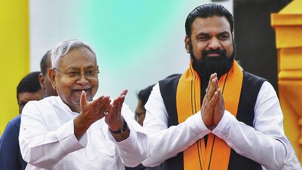 Prakash01M's tweet image. बिहार में NDA की जीत में लव-कुश का बहुत बड़ा योगदान है , अतः कुर्सी यहीं रहनी चाहिए।

नहीं तो फिर नुकसान ही नुकसान.......
#नीतीश_है_तो_निश्चिंत_हैं
#सम्राट_है_तो_संभव_है