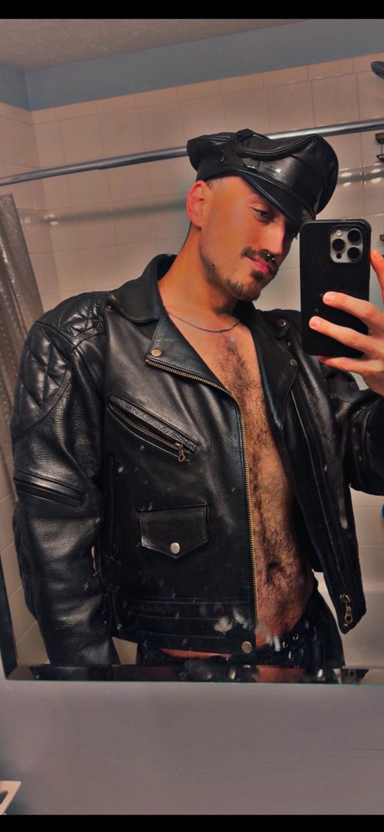 Leatherguy101 tweet media