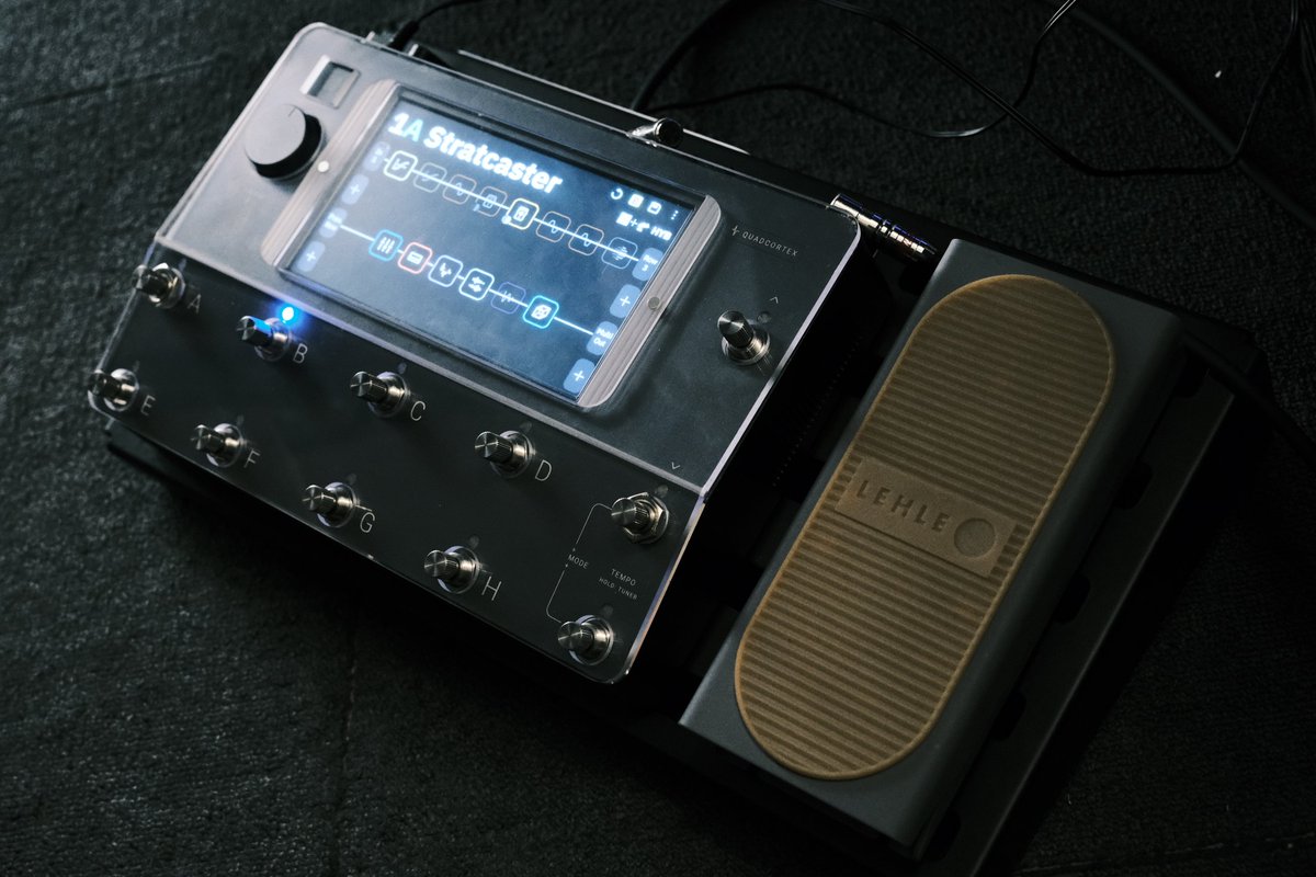 rzu_ma's tweet photo. 6億年ぶりにボード組んだ
過去一すっきり
ギターもベースも兼用
#quadcortex
#lehle
#エフェクターボード2025秋 https://t.co/QNqvODPTIb