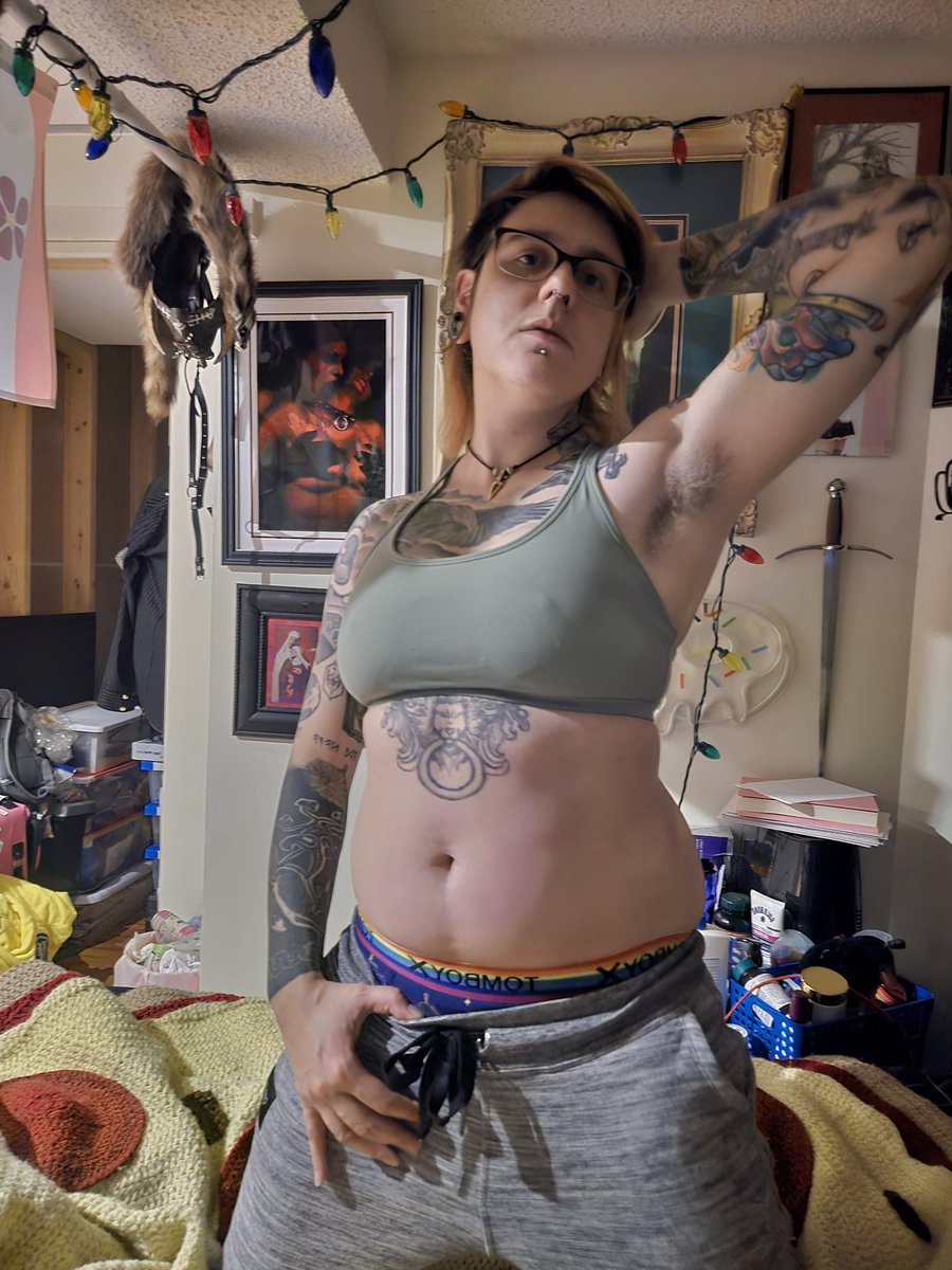 Soft tummy, big arms 💖 primed for cuddles.