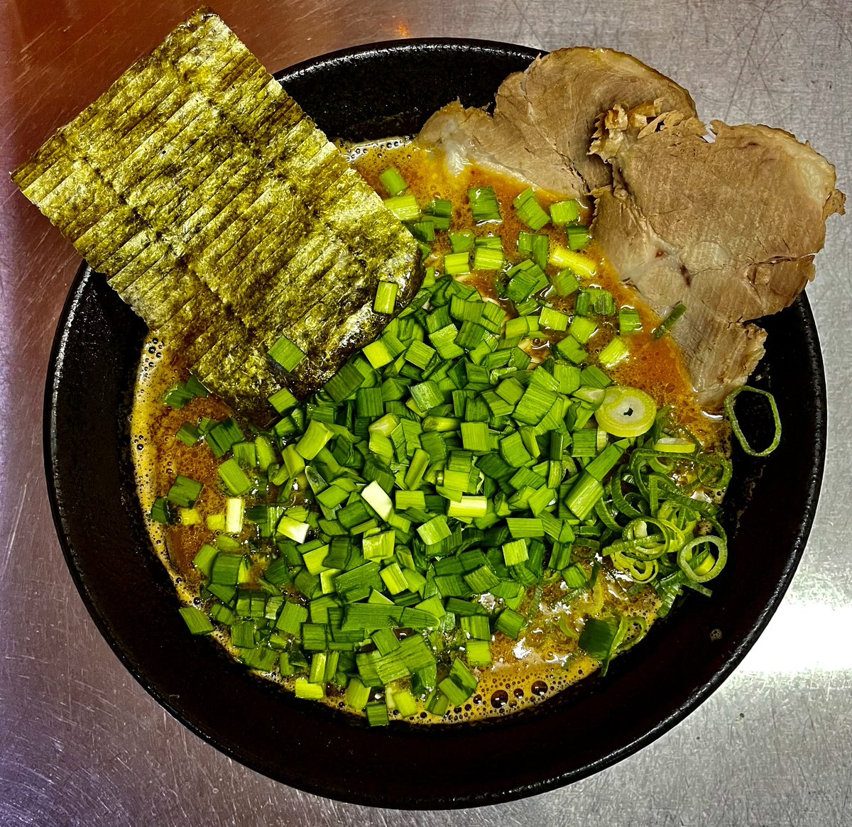 おはようございます☀
暖かいラーメンで🍜
本日もご来店お待ちしております！
【営業時間】
・11:00-15:00（14:45）
・18:00-21:00（20:45）
【定休日】
・水曜日、(土)夜の部
#埼玉ラーメン
#豚骨ラーメン
#さいたま市ラーメン
#鉄道博物館