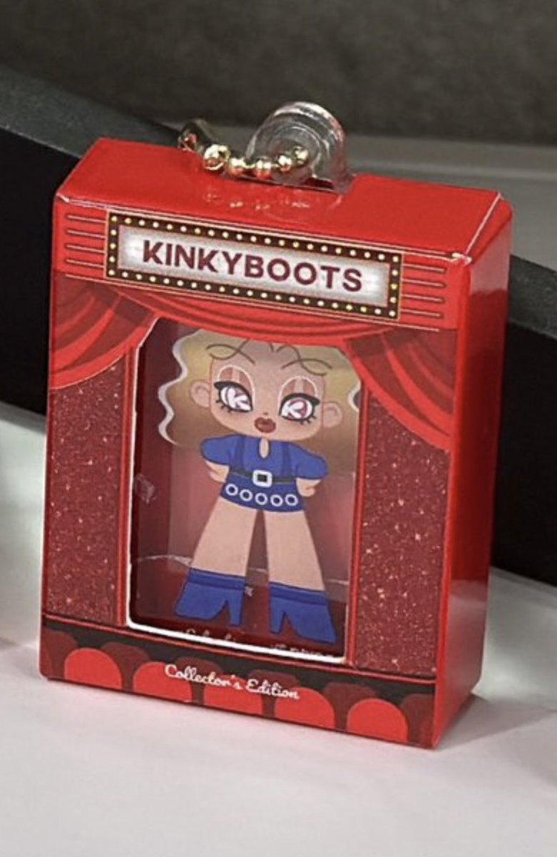 _likepark's tweet image. 씨뮤 팝업 킹키부츠 가챠 교환

저 : 영국 엔젤
님 : 아래 사진 롤라 

교환 시 비틀쥬스 2차포카 같이 드립니다