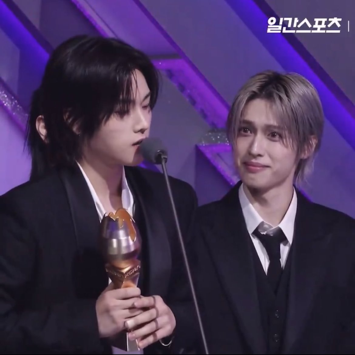 meowsuop's tweet image. this is actualy such a diabolical look i’ve been haunted by it all day