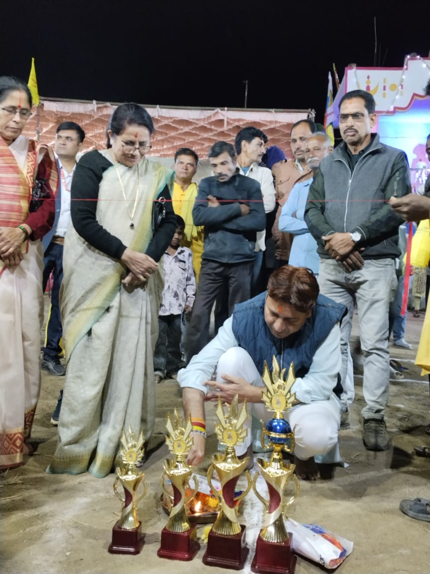 गत दिवस ग्राम बासी देवरी में भगवान बिरसा मुंडा जी की जयंती पर आयोजित कबड्डी प्रतियोगिता का शुभारंभ किया और सभी प्रतिभागियों और ग्रामीणों को इस अवसर की हार्दिक शुभकामनाएं दीं। कार्यक्रम में जिला पंचायत सभापति श्रीमती केसर बिसेन जी एवं ग्रामीणजन उपस्थित रहे।
#जनजातीय_गौरव_दिवस