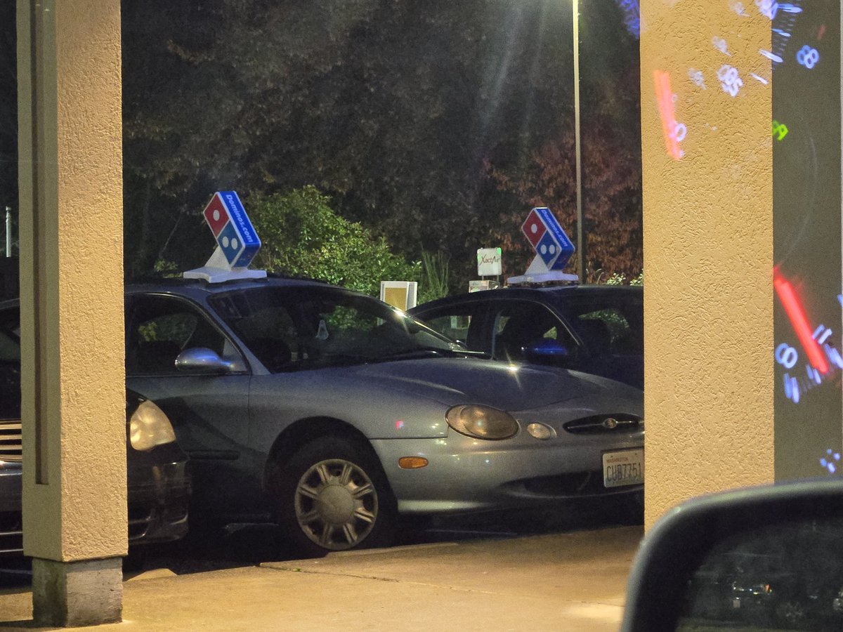 Jelly bean Ford Taurus Wagon Dominos delivery car SPOTTED

she is beautiful!