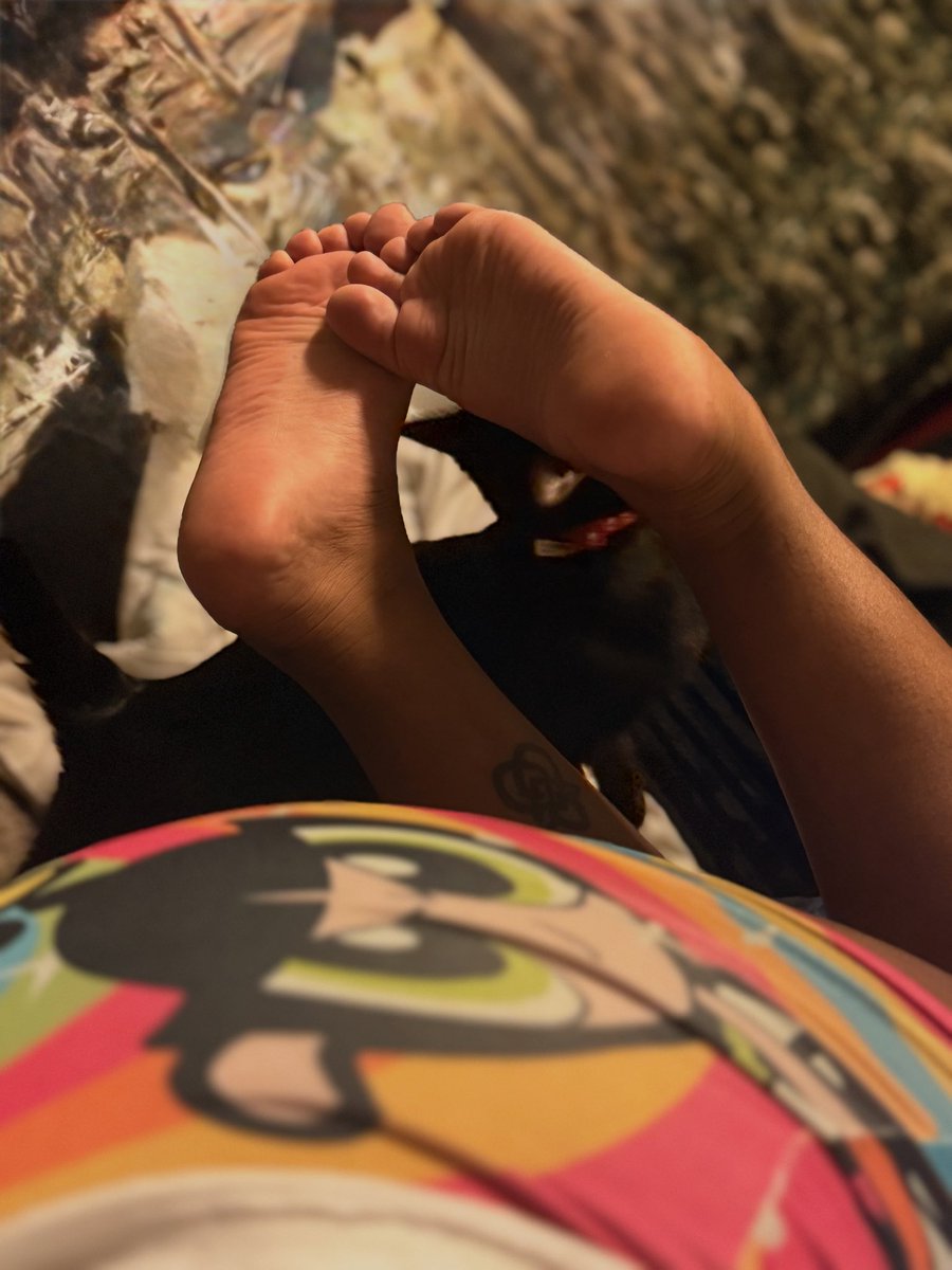 shegotpretty_toes tweet media