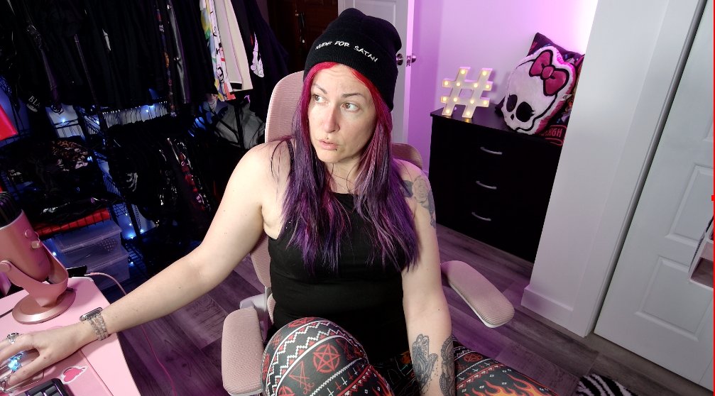 MissGennyRock's tweet image. 🖤 Mischief tastes sweeter when it’s shared.
Are you brave enough?
#GothGirl #gothstyle