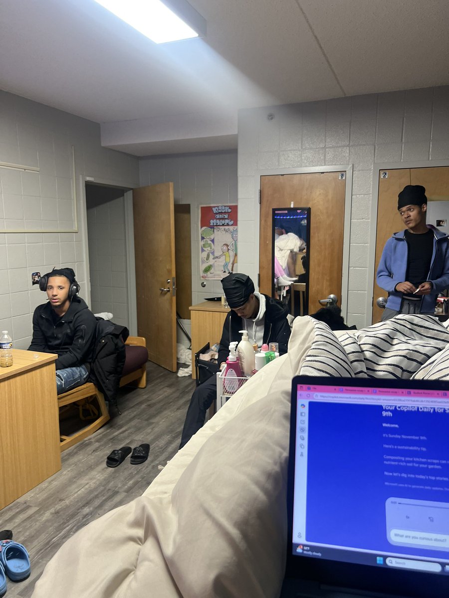 mimi tweet media