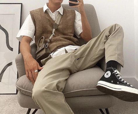 sw1ftlynyx's tweet image. reply for a color! I got brown 🤎 
- something you like
- an album
- a celebrity
- an outfit