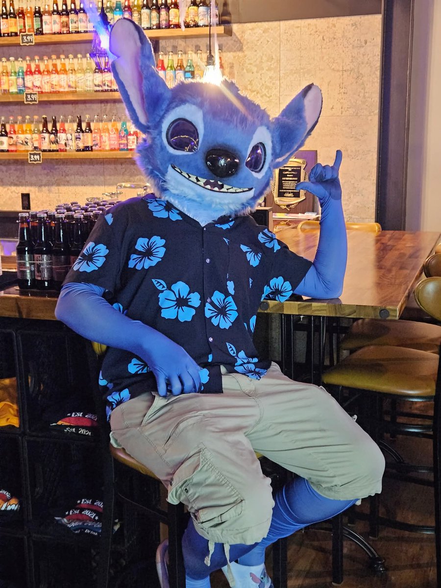 was also at a Halloween party recently, don't think i ever posted those! 

#stitch #LiloAndStitch #furry #fursuit