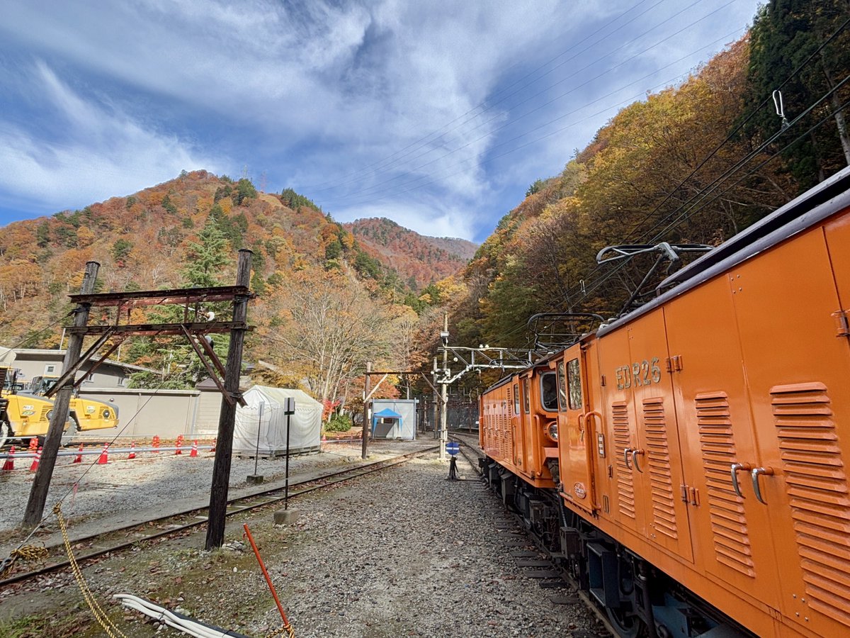 torokkodensya's tweet image. 今日も良い天気☀️
トロッコ電車🚃で、思い出に残る旅をお楽しみくださーい🤗🎶

#黒部峡谷トロッコ電車
