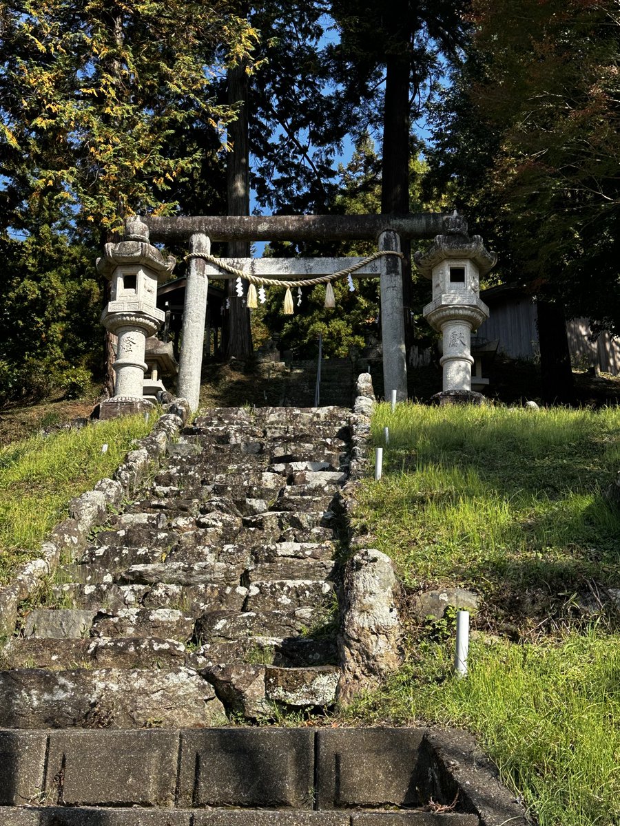 ouka9999's tweet image. ツーリング途中に御朱印を
授与いただくため、吾那神社に
立ち寄りました。
#RTJ #吾那神社　#ツーリング