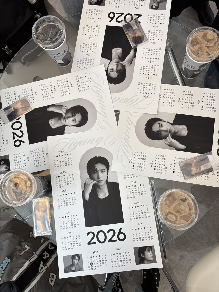 朝から並びました🥰❣️
シクくんには会えなかったけど、
カレンダー嬉しい✨✨

#116_빛의형식
#The_Form_of_Light