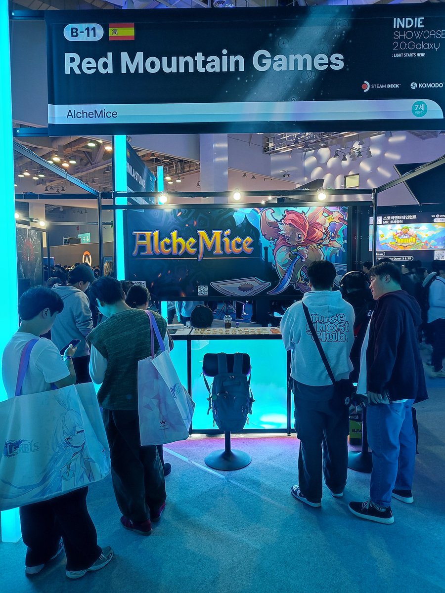 4th and last day at #GSTAR25 Indie Showcase, showing #AlcheMice and having a very good perfomance in the event...

People really loves strategy games here (well, they love all the games in general ❤️)

#Korea #gaming